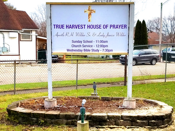 Custom floor signs and outdoor signs for businesses in Joliet, Shorewood, and Crest Hill