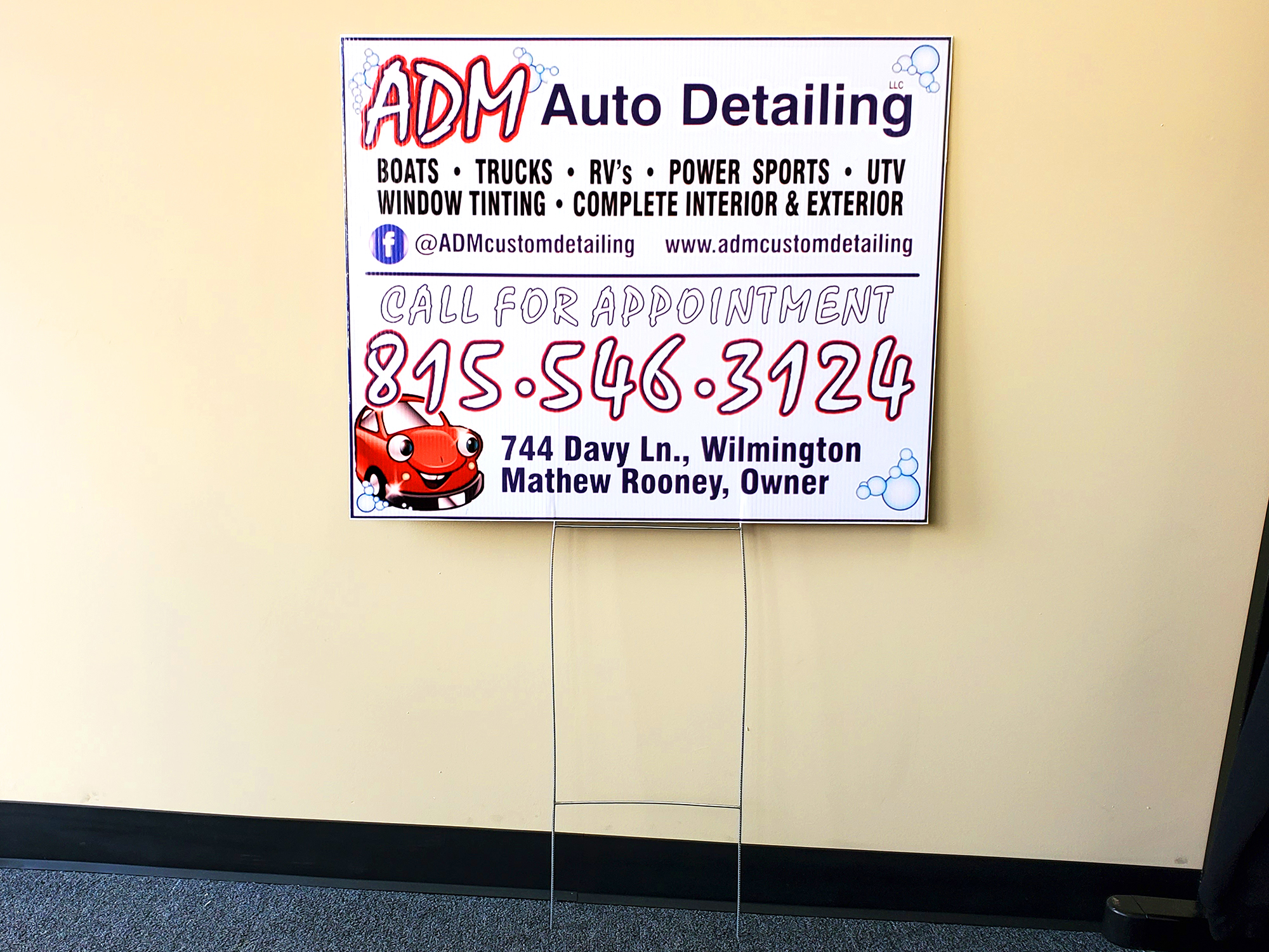 Custom yard signs printed in Joliet Illinois for business and event promotion
